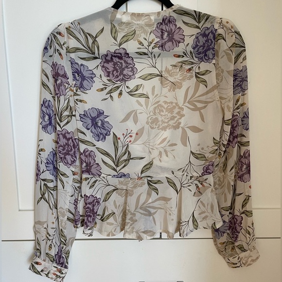 ASTR the label floral top - Picture 7 of 7